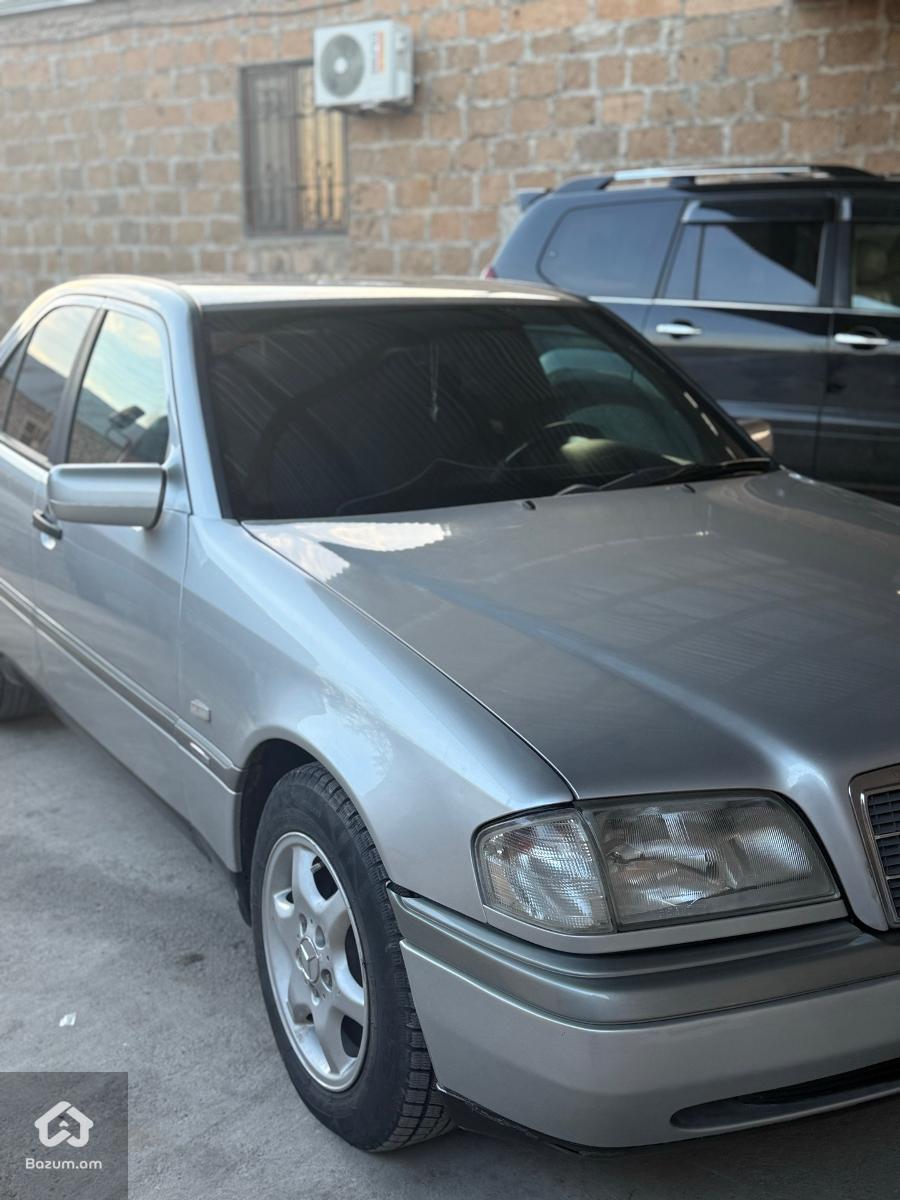 Mercedes benz c180 - image 4