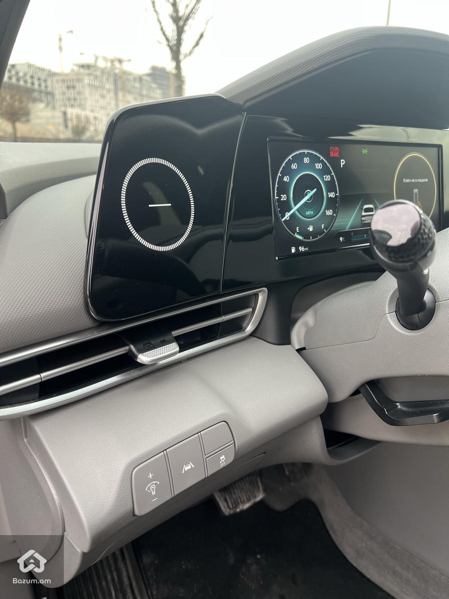 Hyundai Elantra Sel Plus - image 16