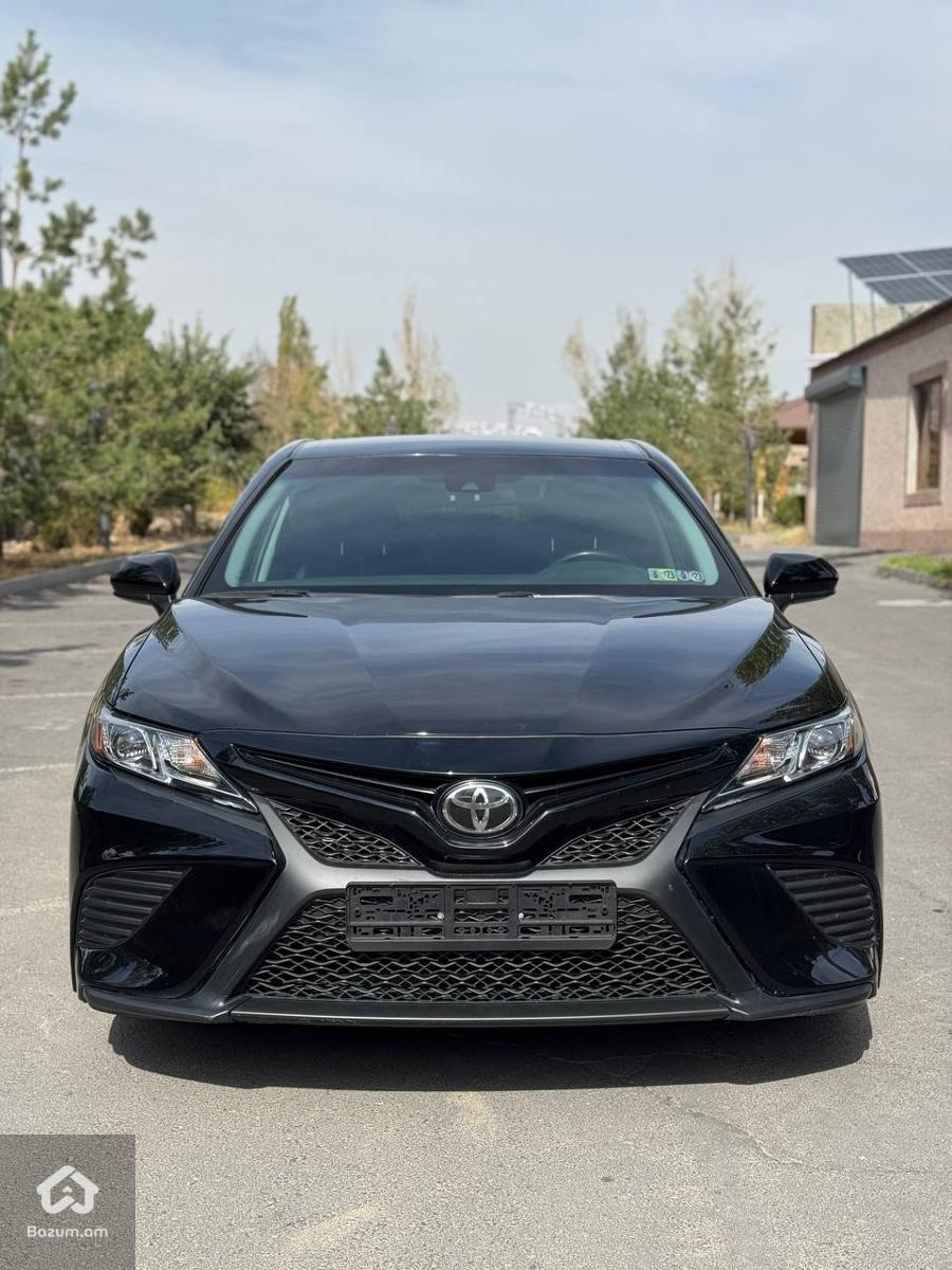 Toyota Camry SE - image 2