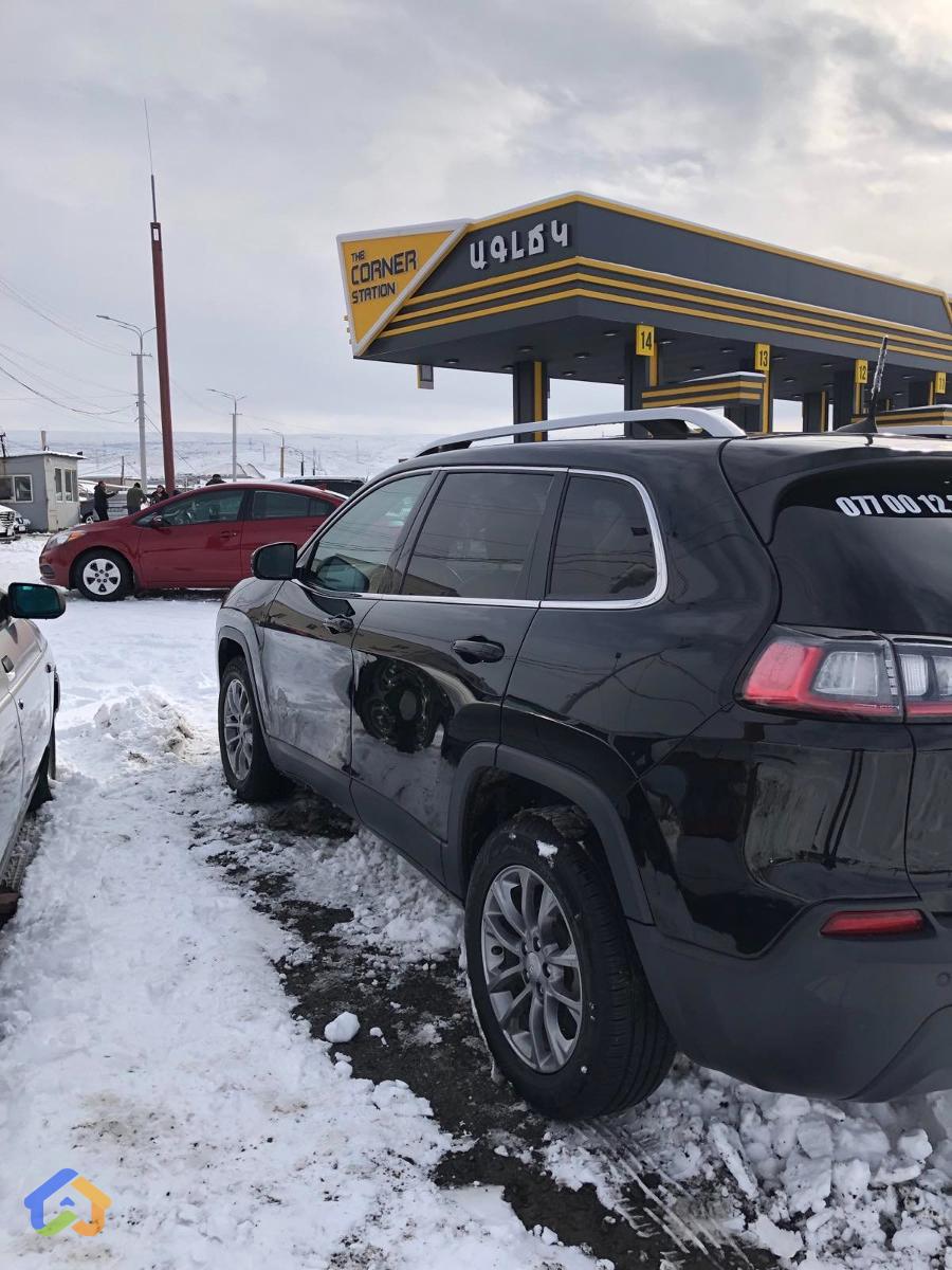 Jeep Cherokee - image 13