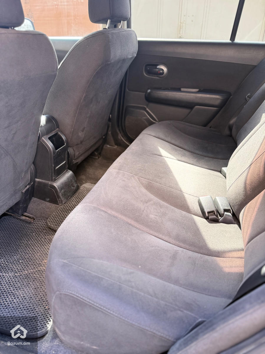 Nissan Tiida - image 8