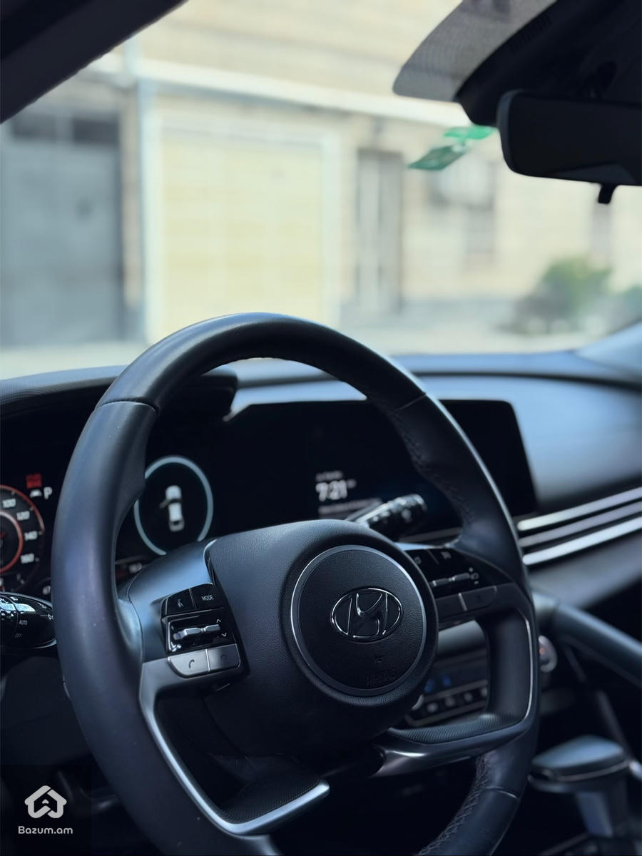 Hyundai Elantra - image 4