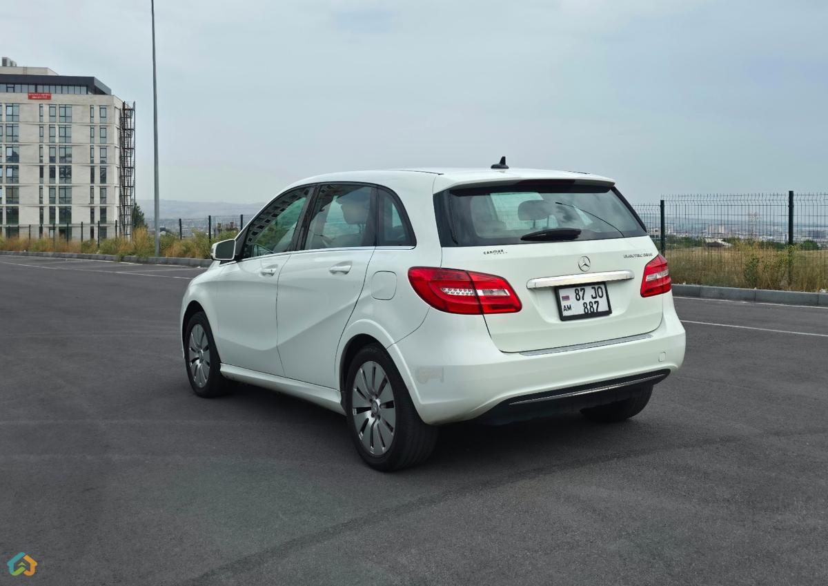 Mercedes Benz B electric drive - image 6