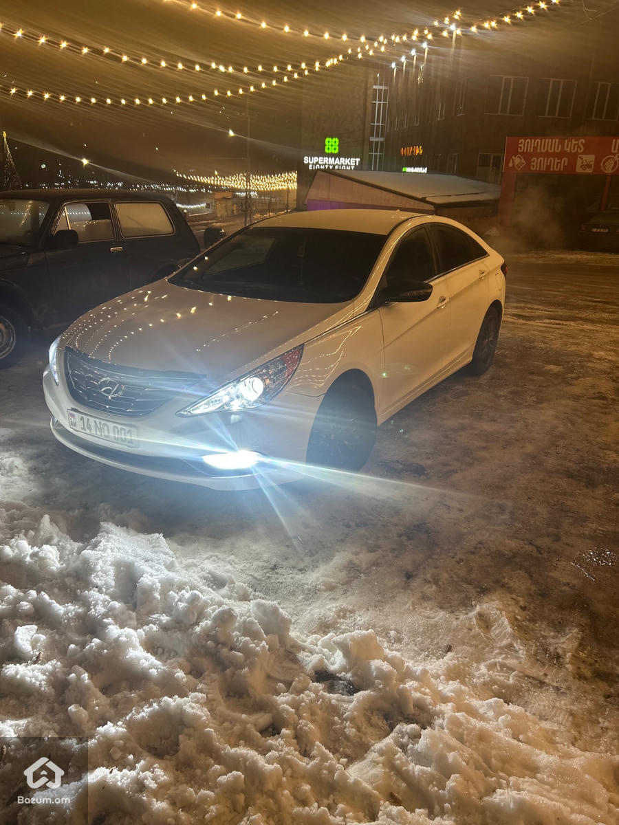 Hyundai Sonata - image 8