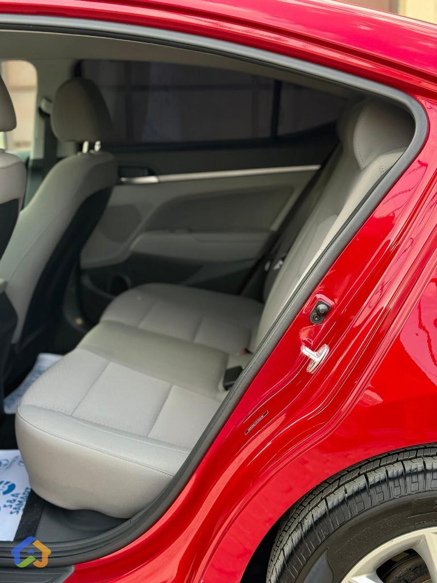 Hyundai Elantra Sel - image 11