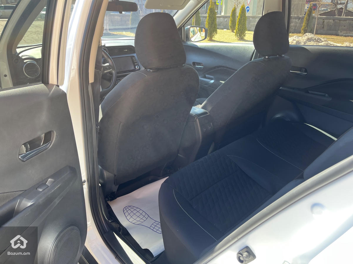 Nissan Kicks SV - image 13