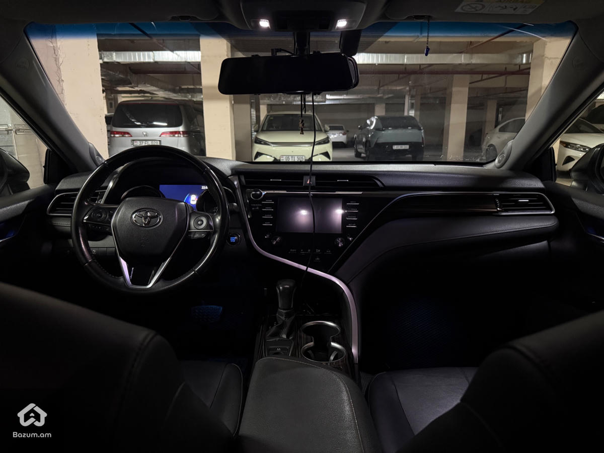 Toyota Camry - image 7