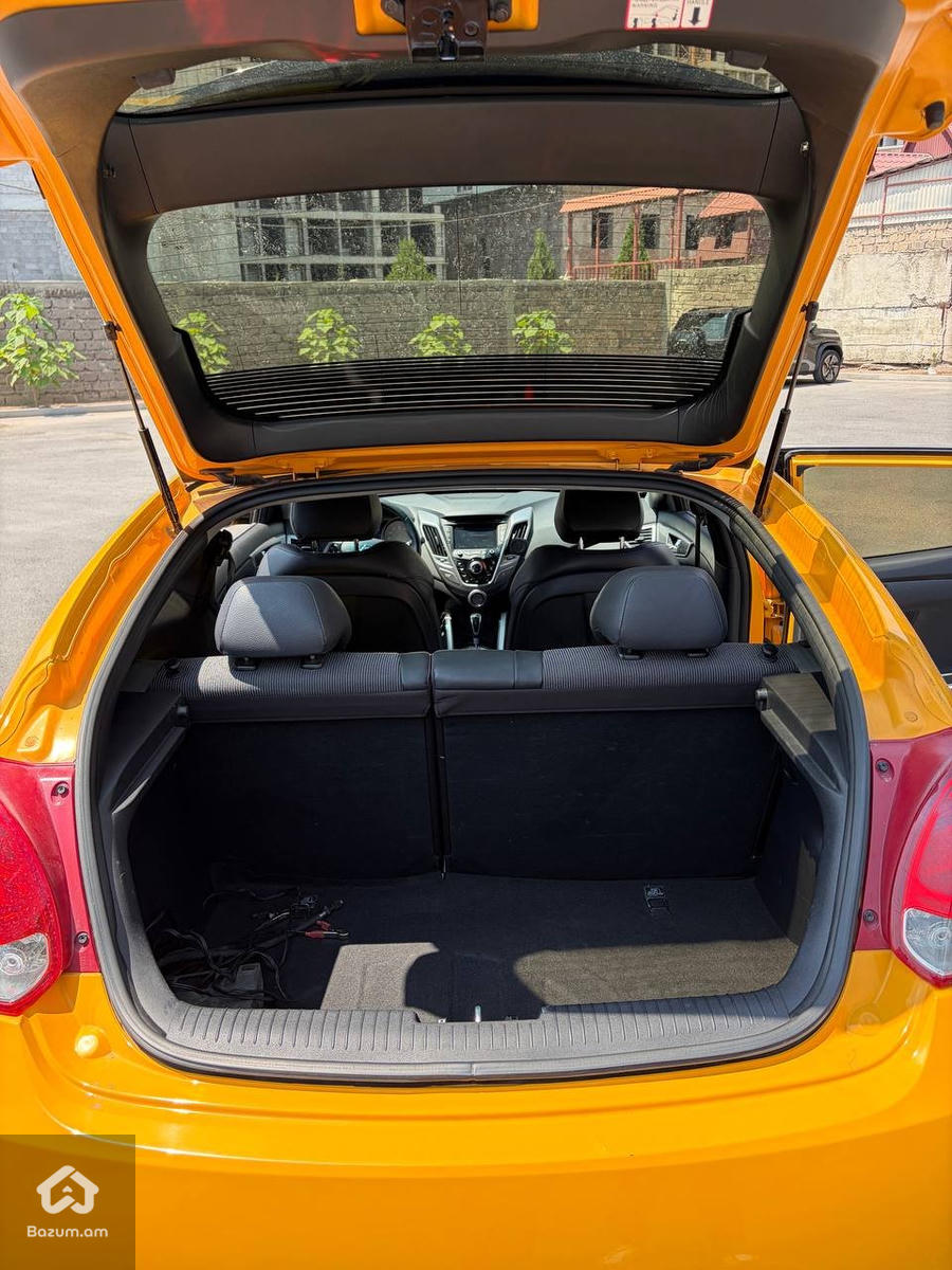 Hyundai Veloster - image 7