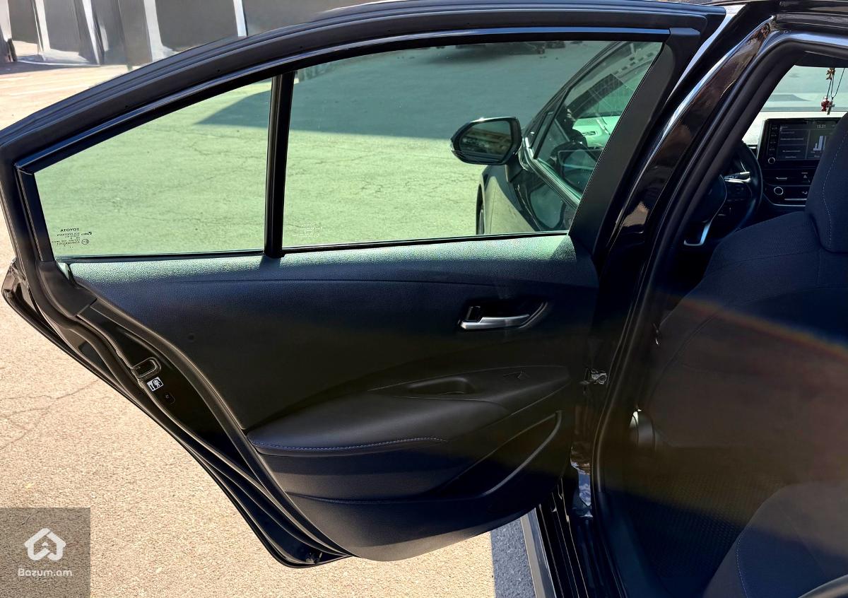 Toyota Corolla SE 2L - image 11