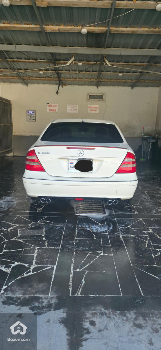 Mercedes E320 - image 6