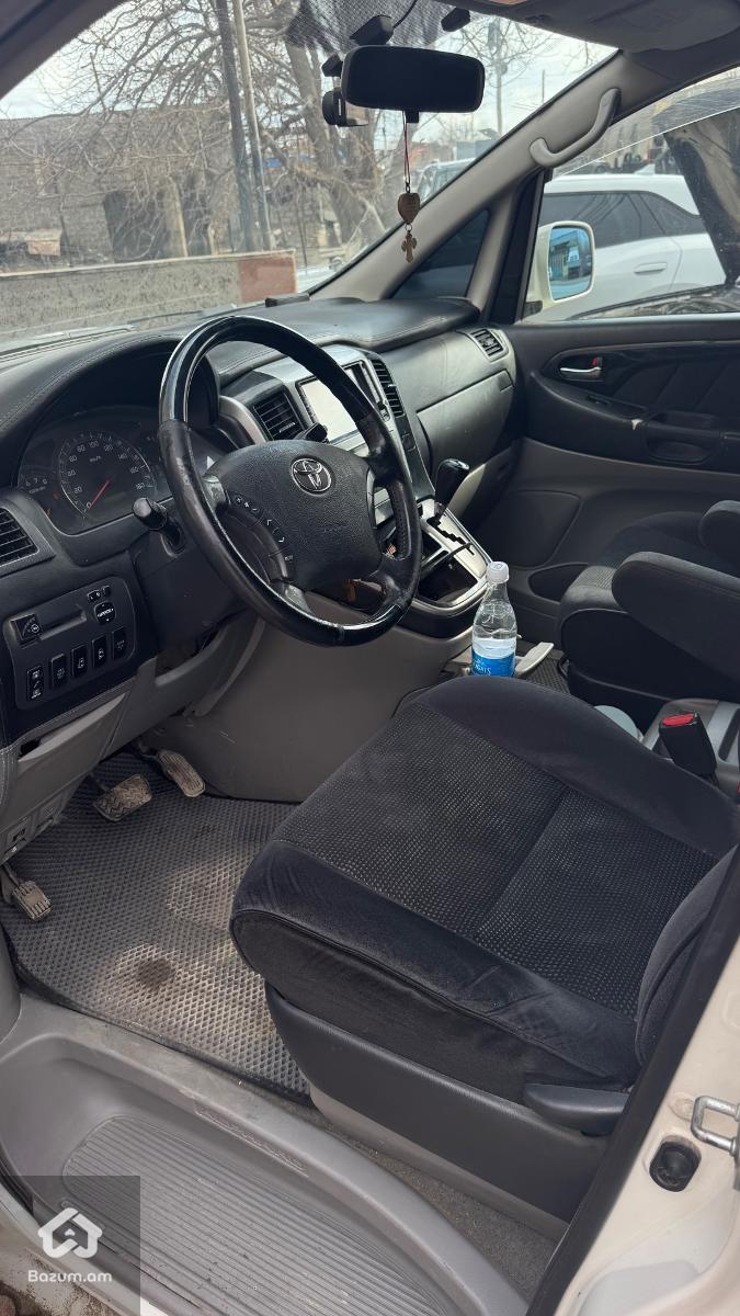 Toyota Alphard - image 7