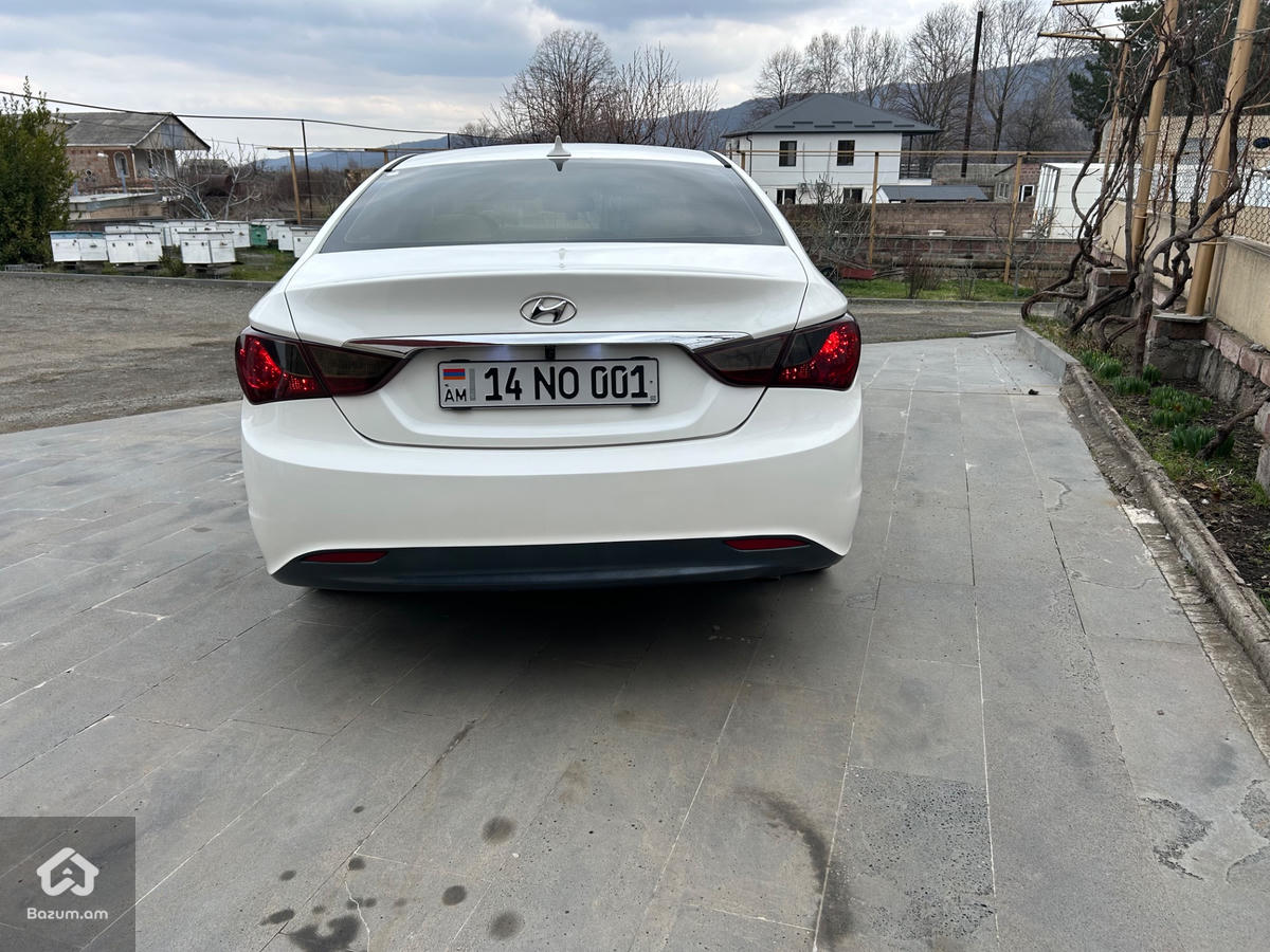 Hyundai Sonata - image 5