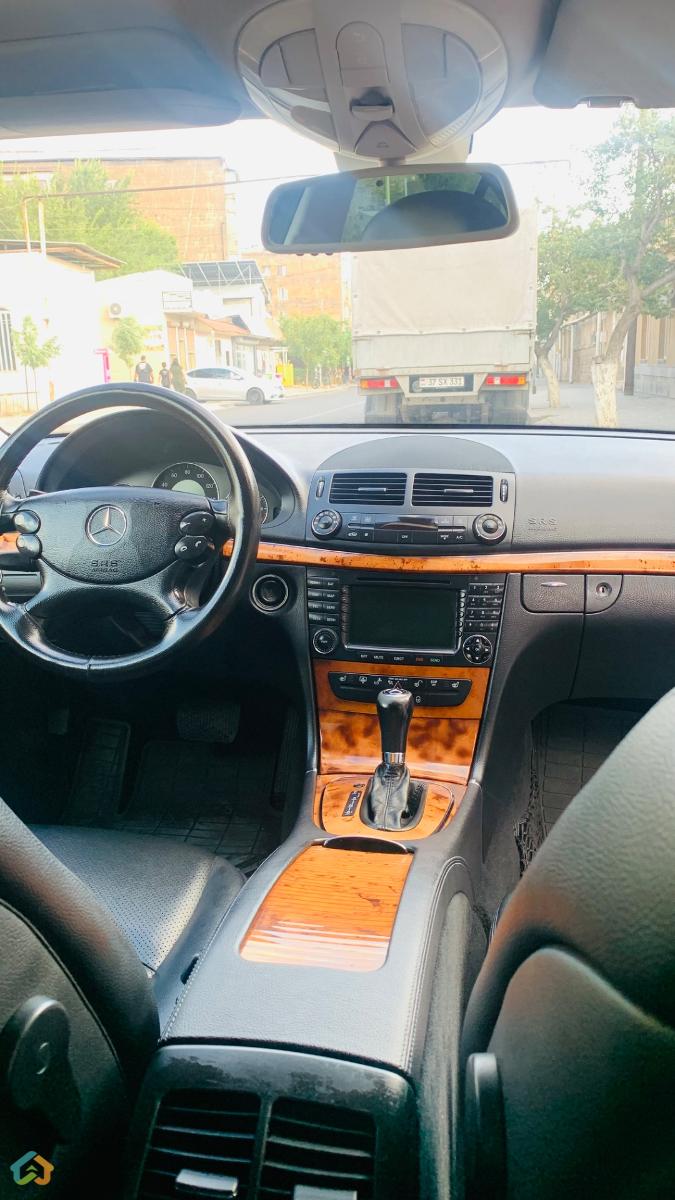 Mercedes Benz - image 11