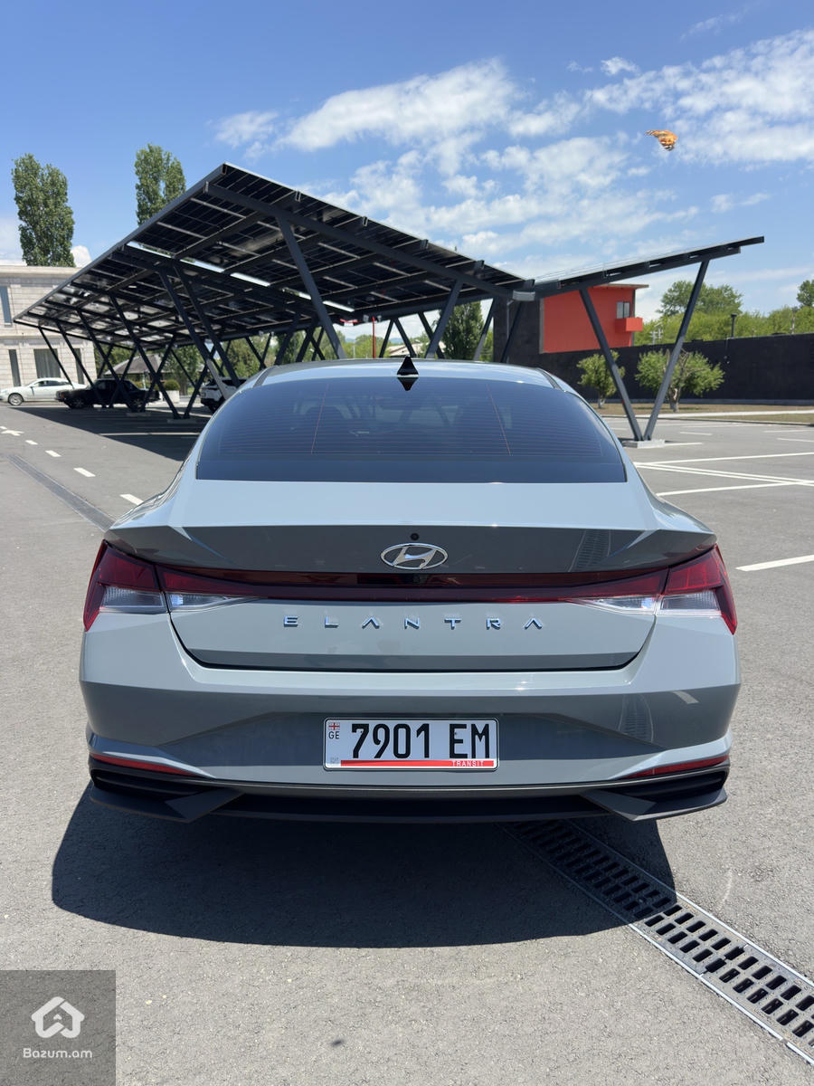 Elantra - image 9