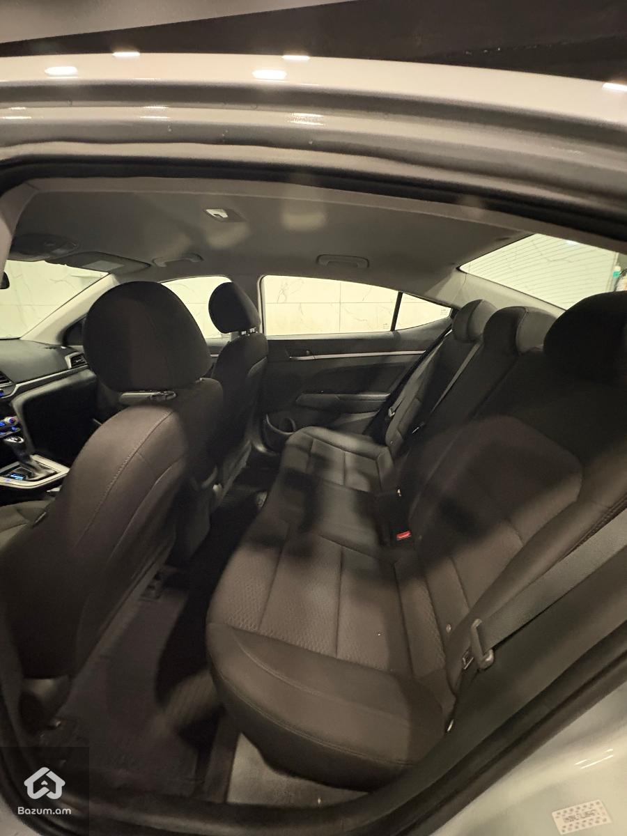 Hyundai Elantra - image 10