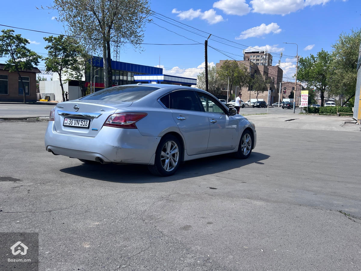 Nissan Altima - image 6