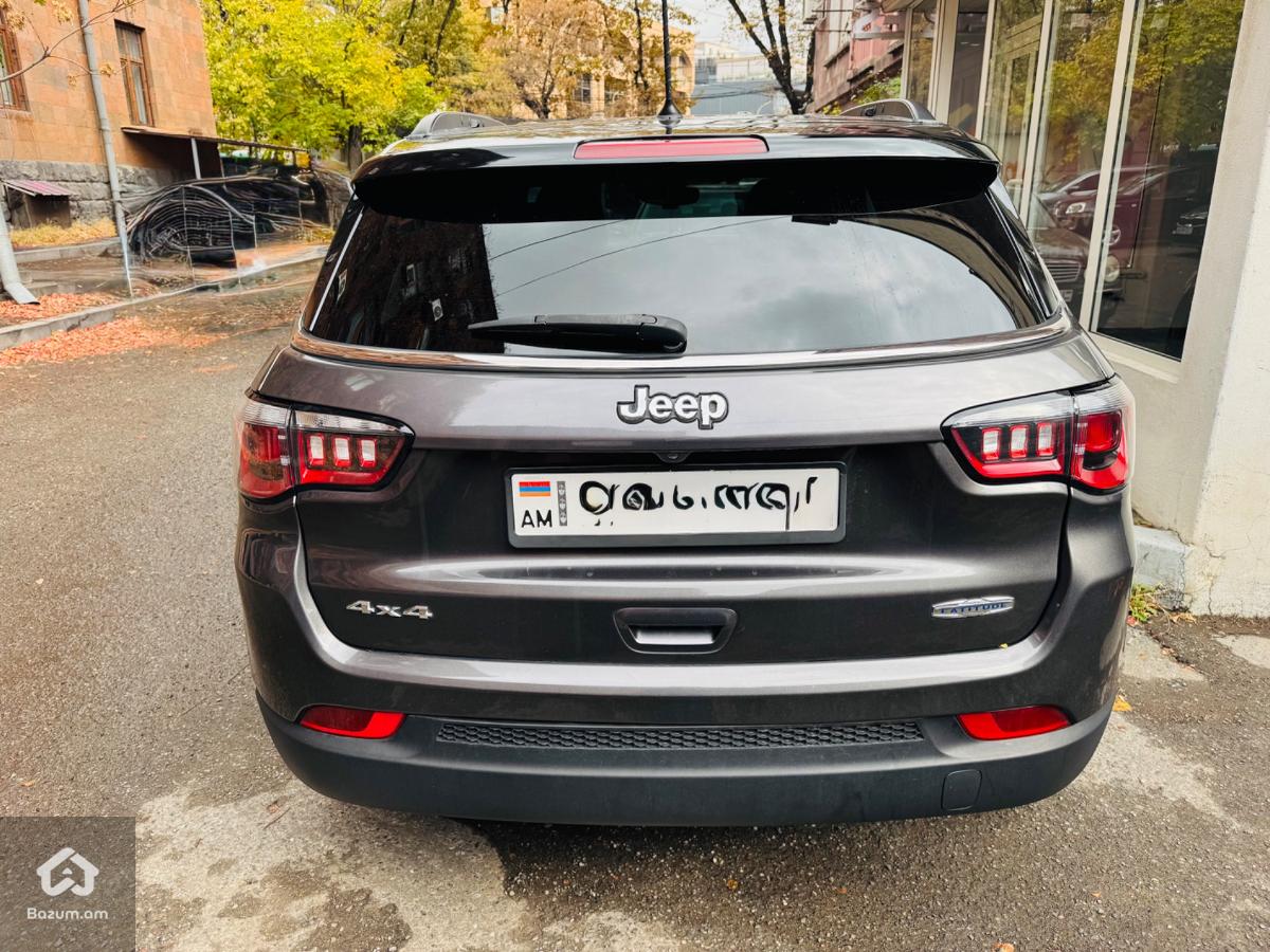 2018 Jeep Compass Latitude - image 6
