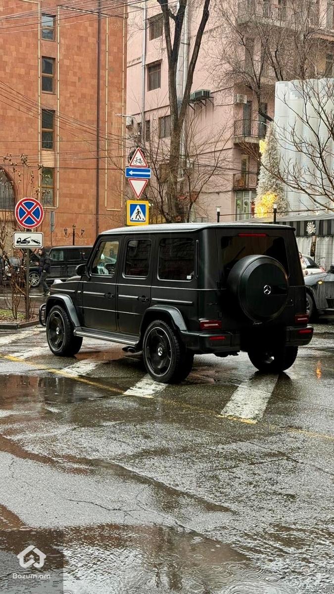 Mercedes Benz  - image 7