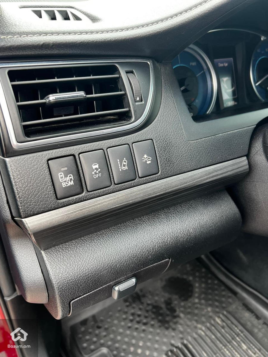 Toyota Camry hybrid - image 13