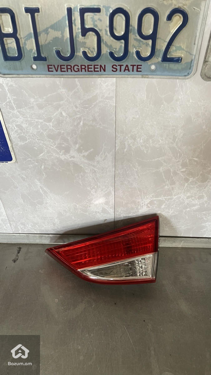 HYUNDAI ELANTRA 2010-2013 բերնախցիկի վրայի ստոպ աջ դորեստայլ - image 3
