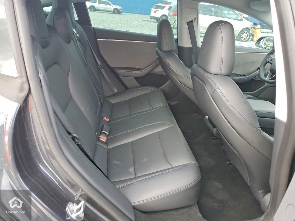 Tesla Model 3 - image 8