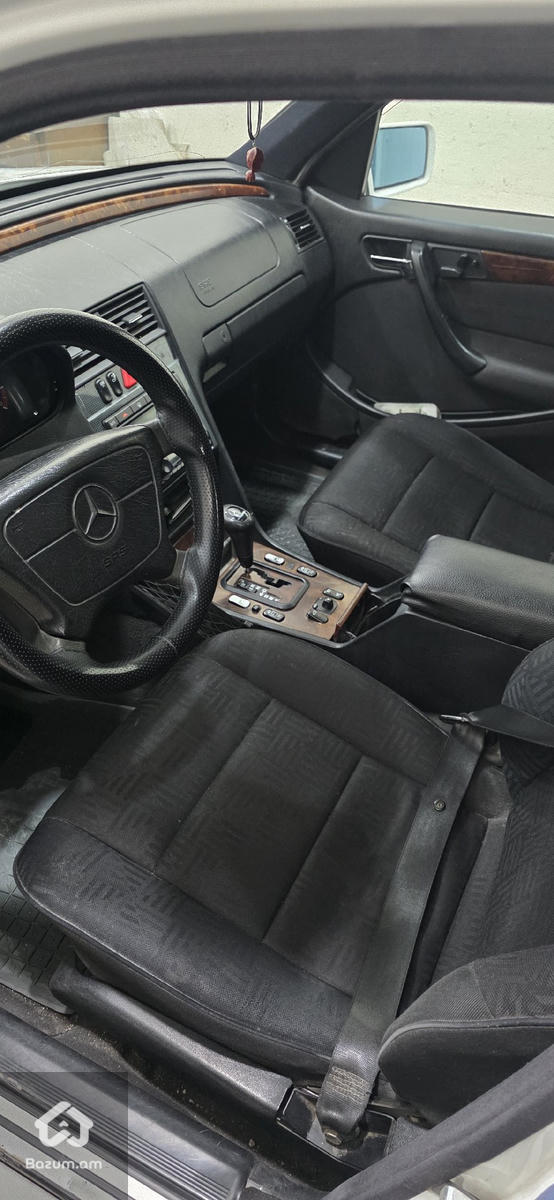 Mercedes Benz c class - image 4