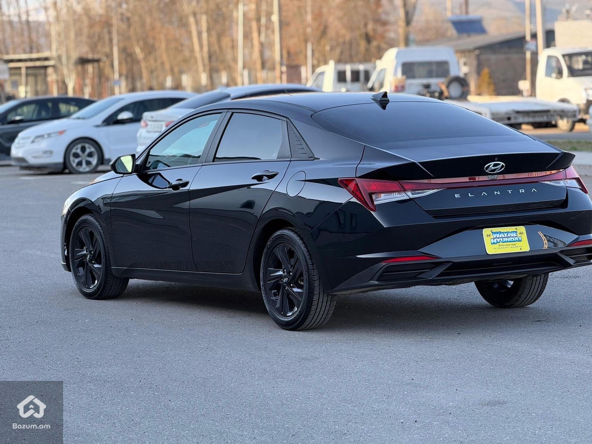 Hyundai Elantra - image 3