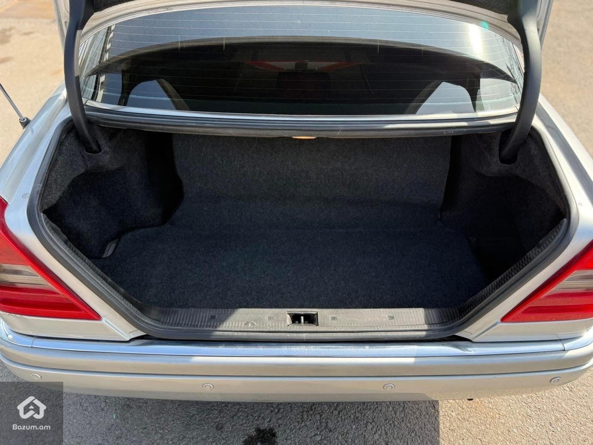 Mercedes benz C230 - image 4