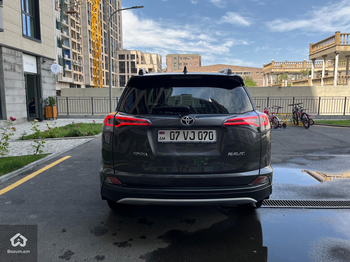 Toyota Rav4 - image 4