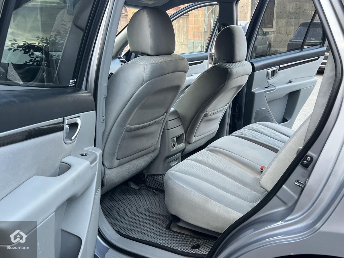 Hyundai SantaFe - image 10