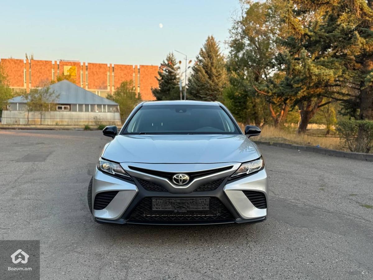 Toyota Camry SE - image 1