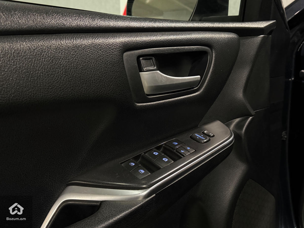 Toyota Camry 2017 - image 13