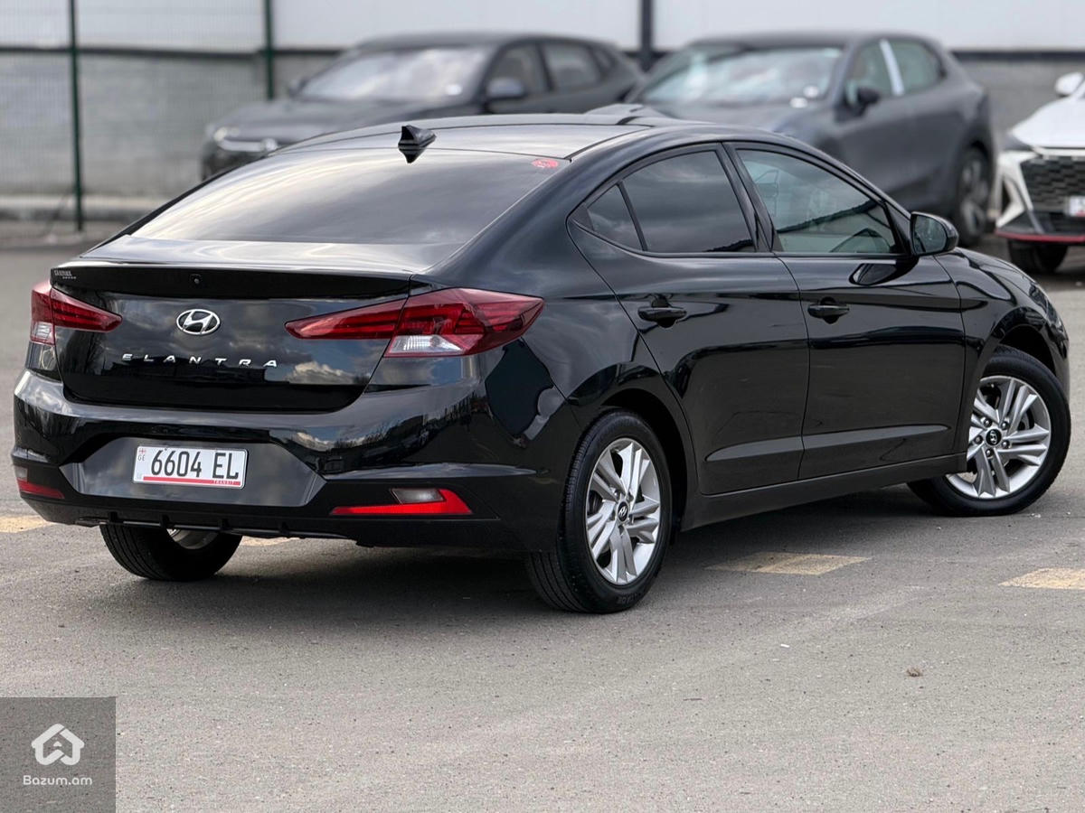 Hyundai Elantra - image 5