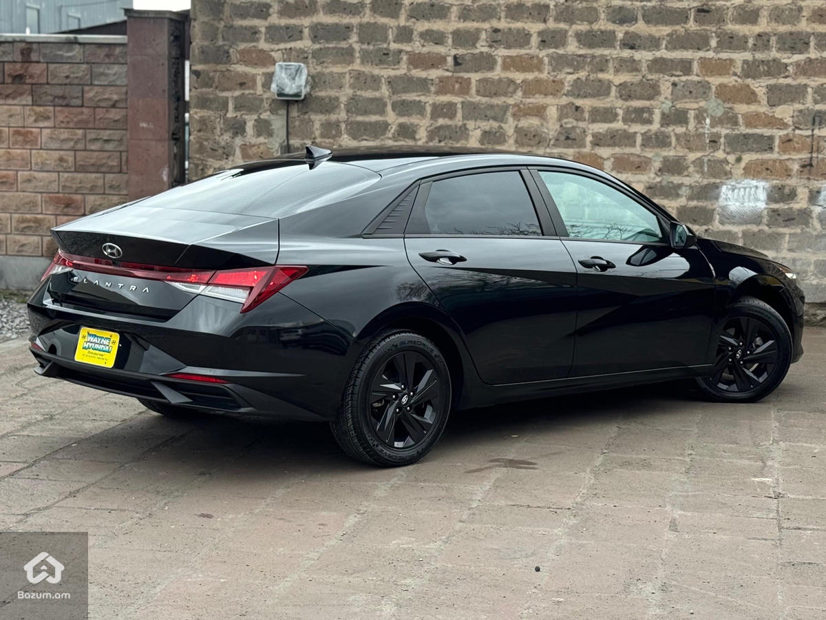 Hyundai Elantra - image 18