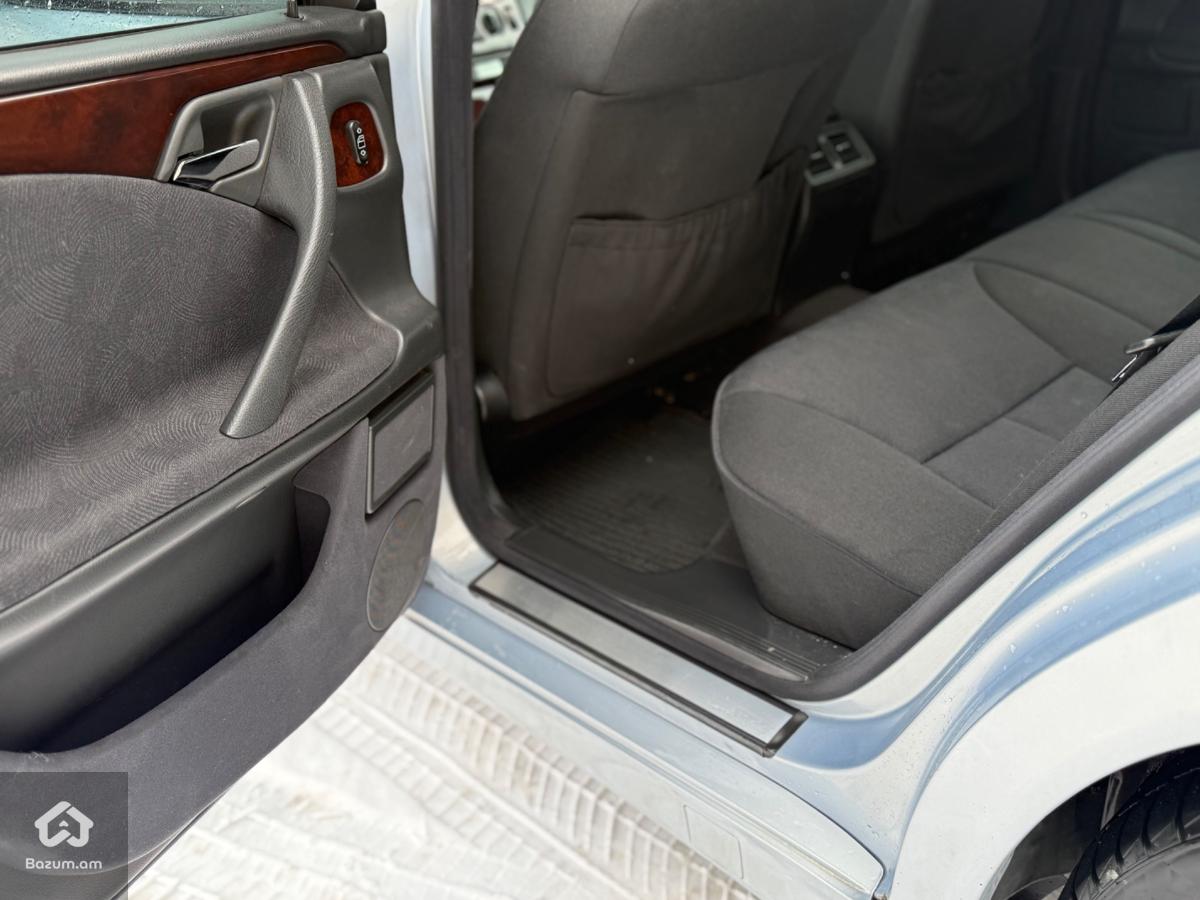 E class 240 - image 10