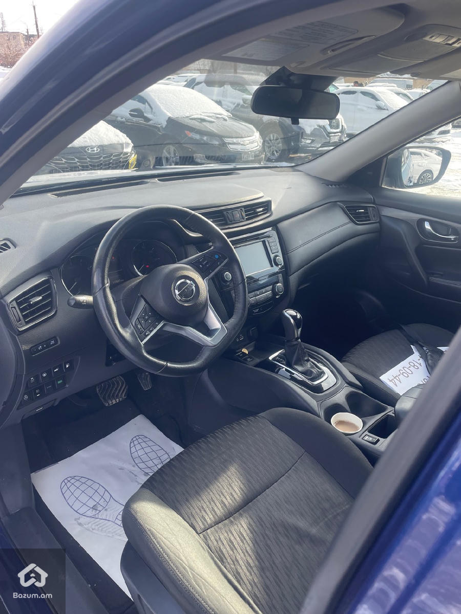 Nissan Rogue - image 8