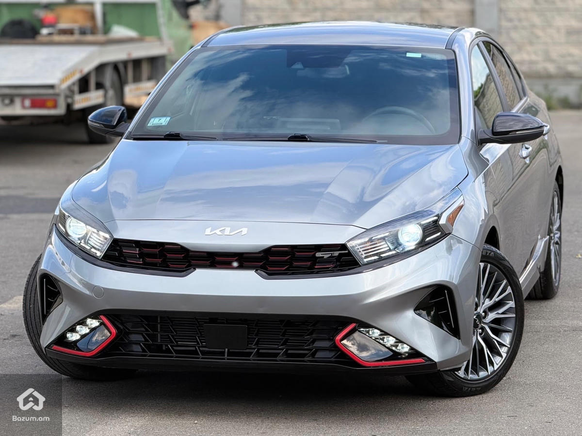 kia Forte - image 18