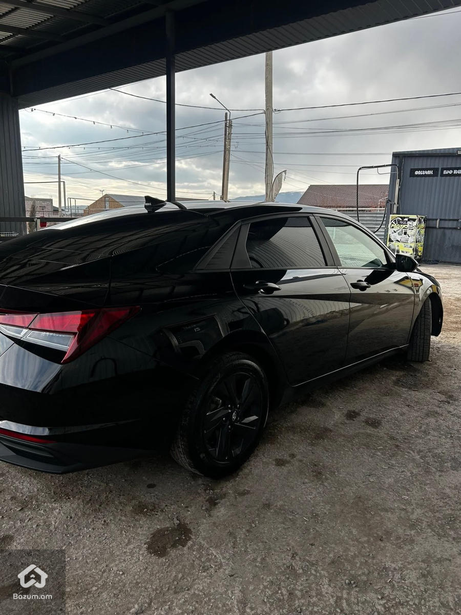 Hyundai Elantra  - image 6