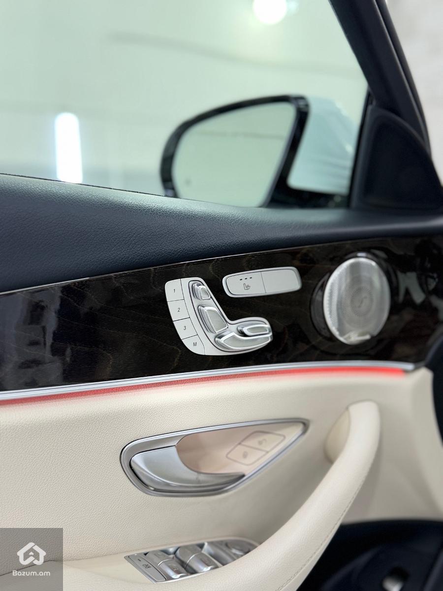 Mercedes Benz - image 10