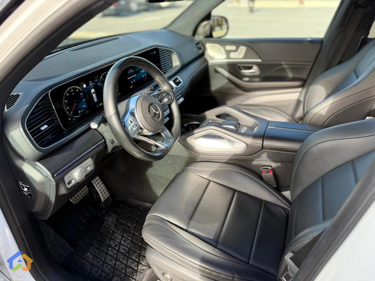 Mercedes Benz GLS - image 9