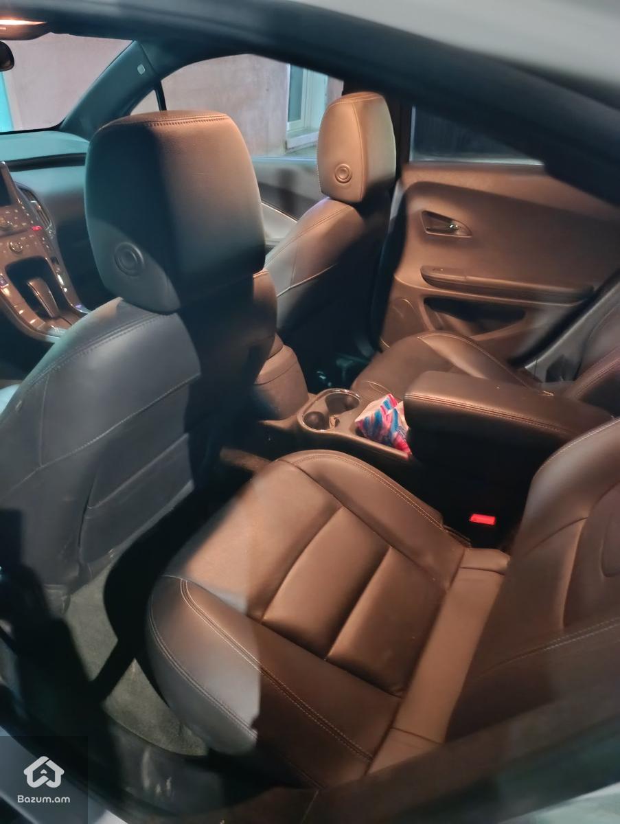 Chevrolet  - image 8