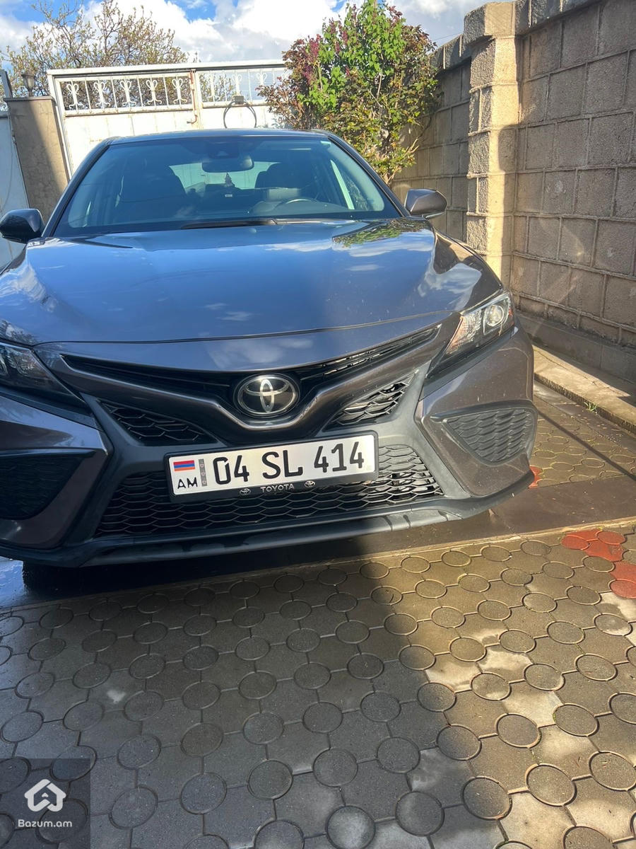 Toyota Camry - image 2