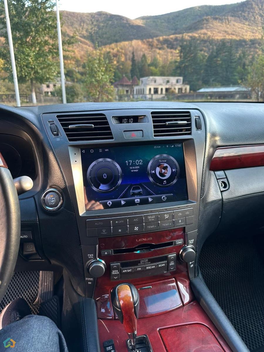 Lexus LS460 - image 10