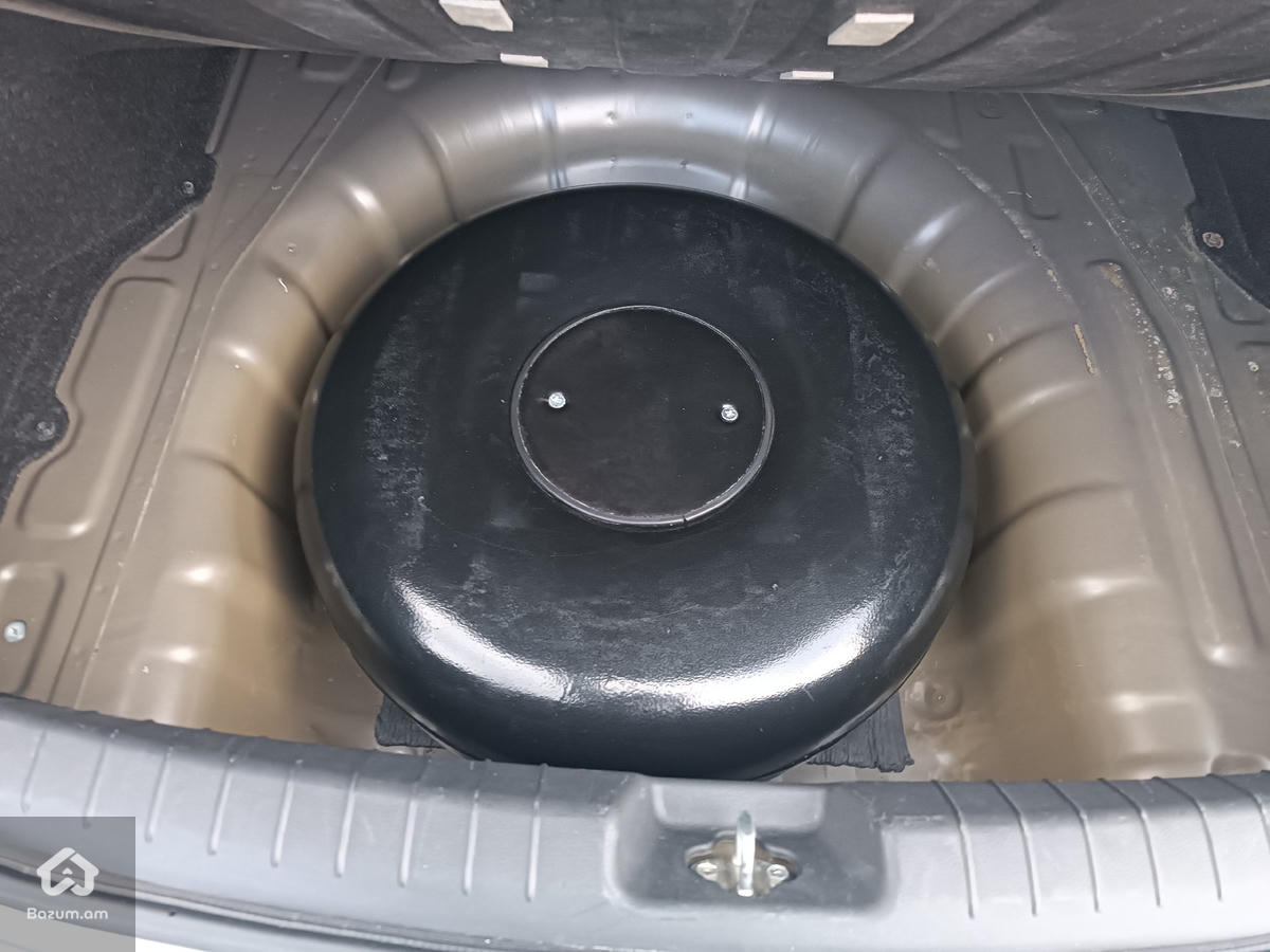 HYUNDAI ELANTRA  - image 10