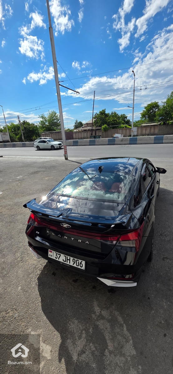 Hyundai elantra - image 2