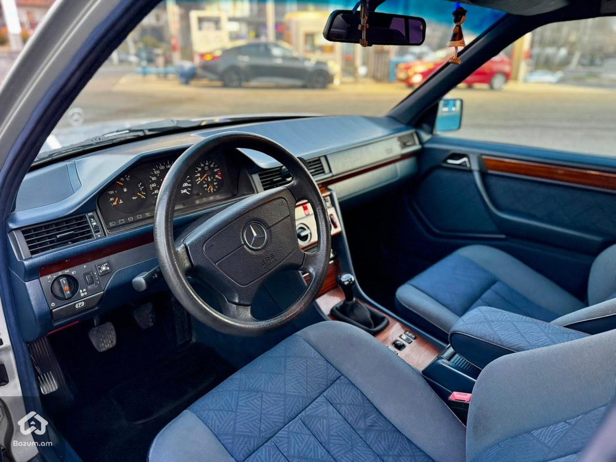 Mercedes Benz E220 w124 - image 8