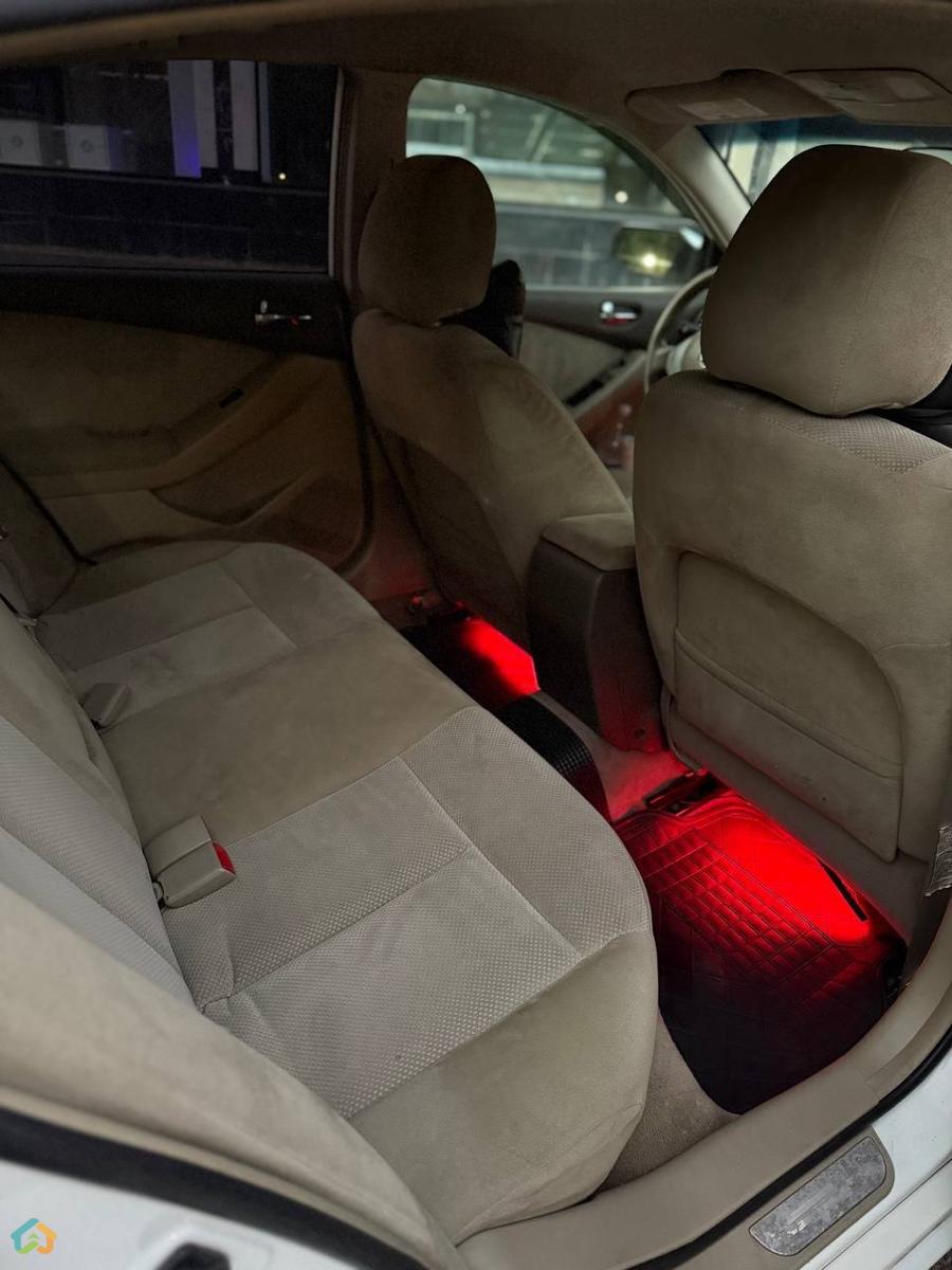 Nissan Altima S - image 9