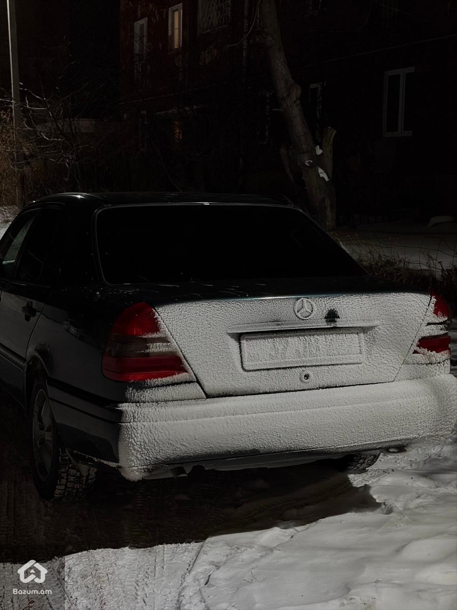 Mercedes-Benz C180 - image 4