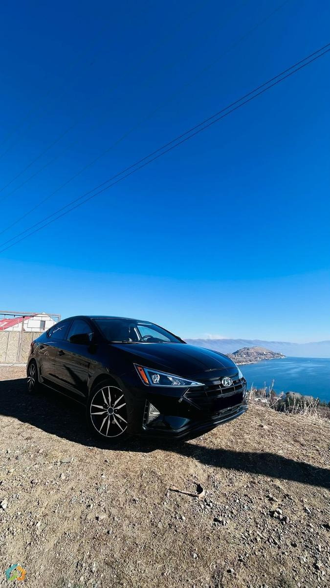 Hundai Elantra - image 8