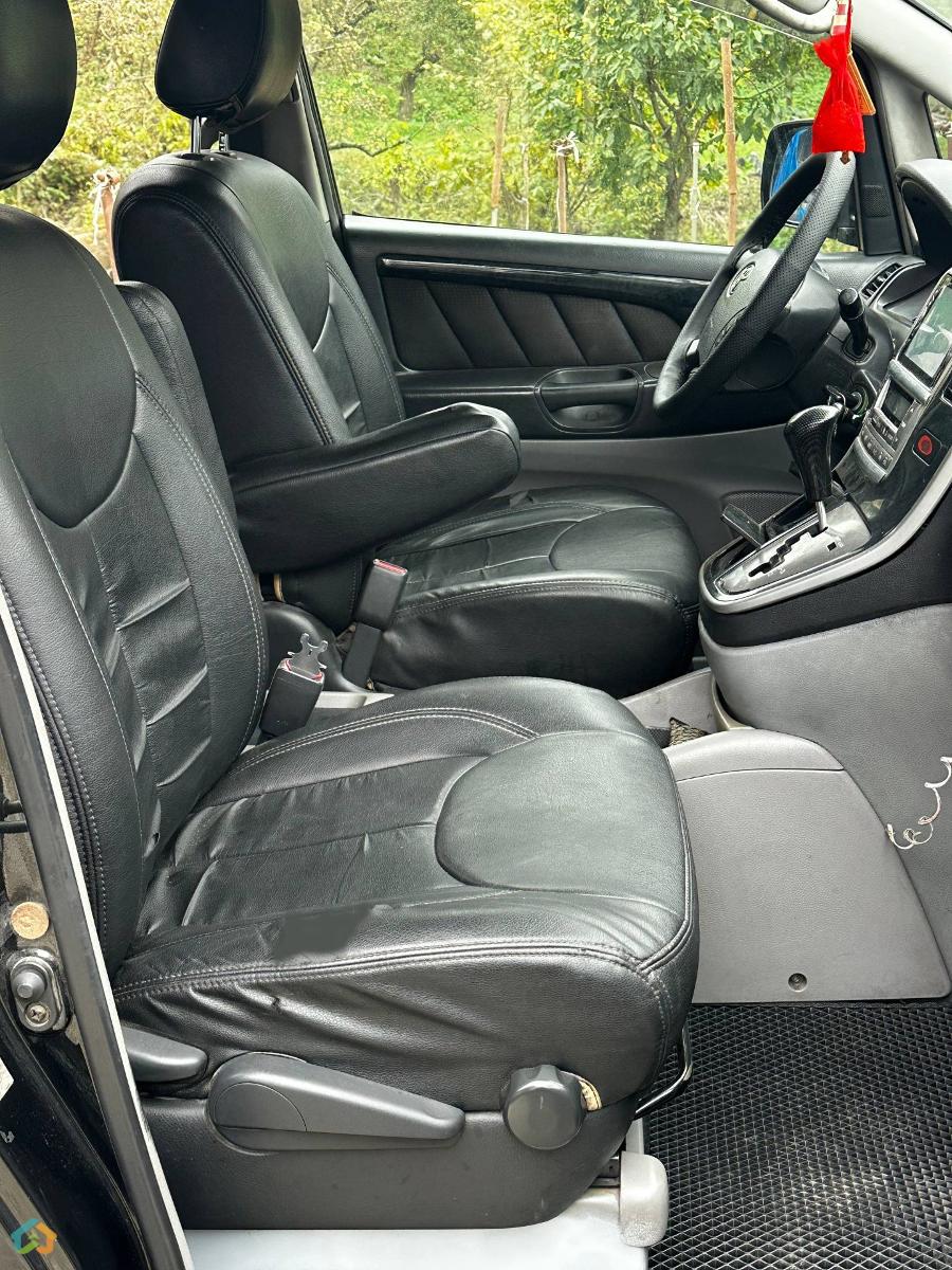 Toyota Alphard - image 15